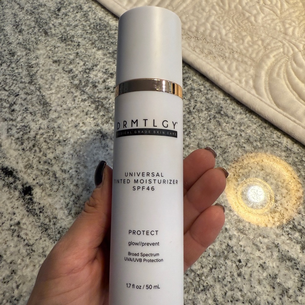 Universal Tinted Moisturizer SPF 46 - White